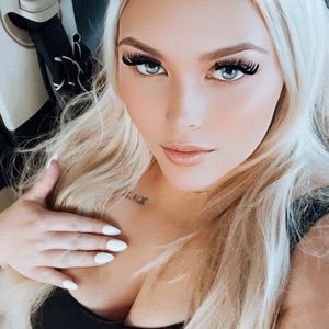 Meet your Posher, Halee